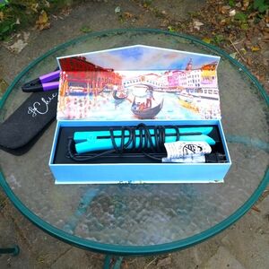 Le Chic Turquoise Hair Straightener with Box